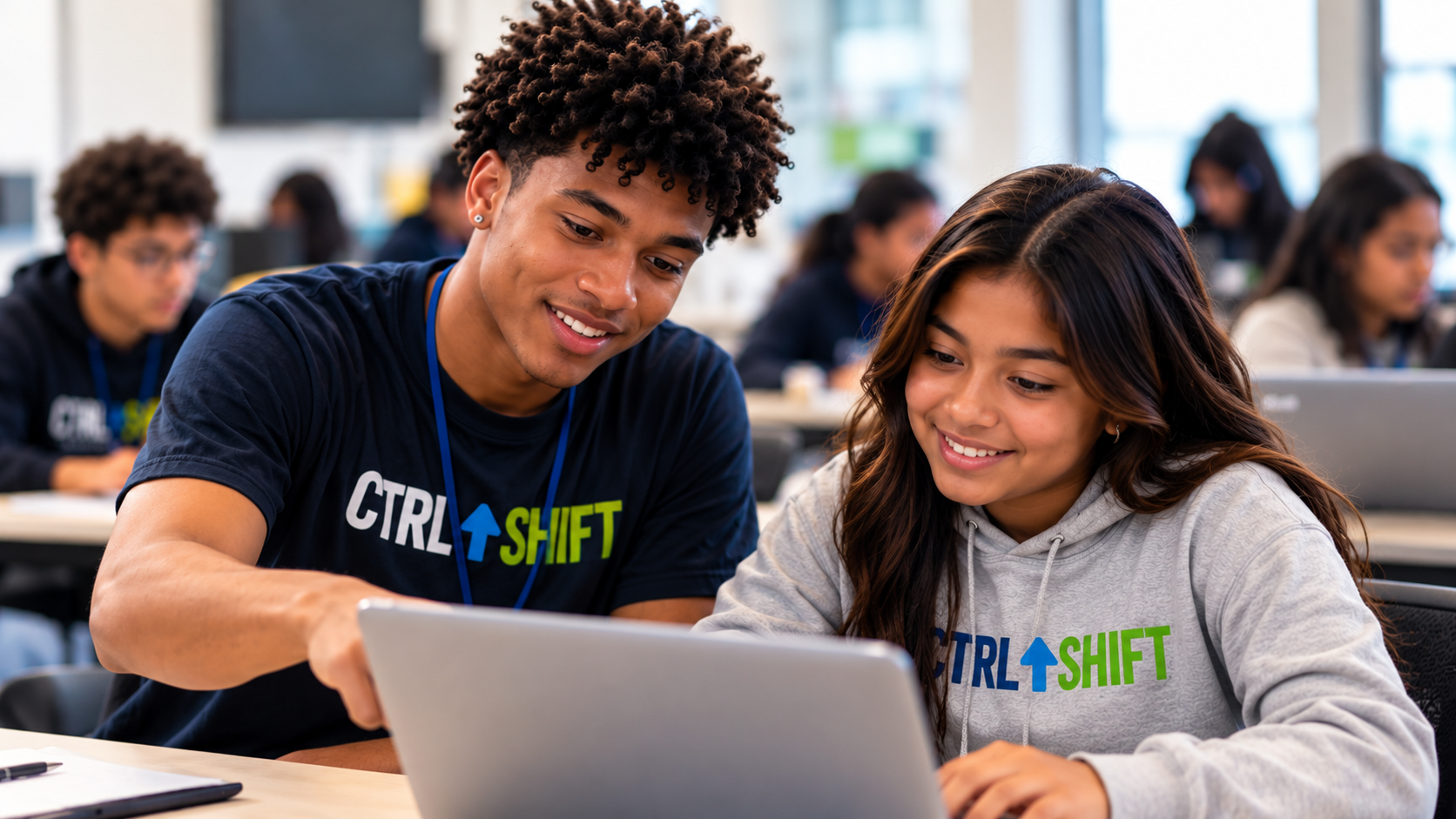 College mentor helping a younger Chicago student use a laptop